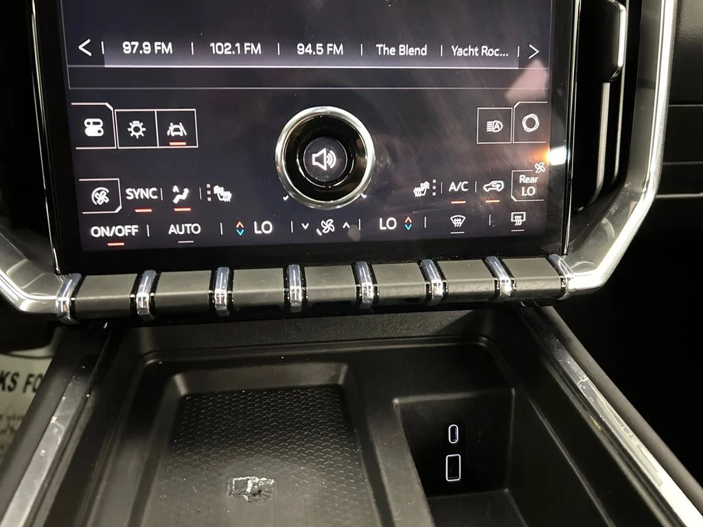 Used 2025 White GMC Elevation image 30
