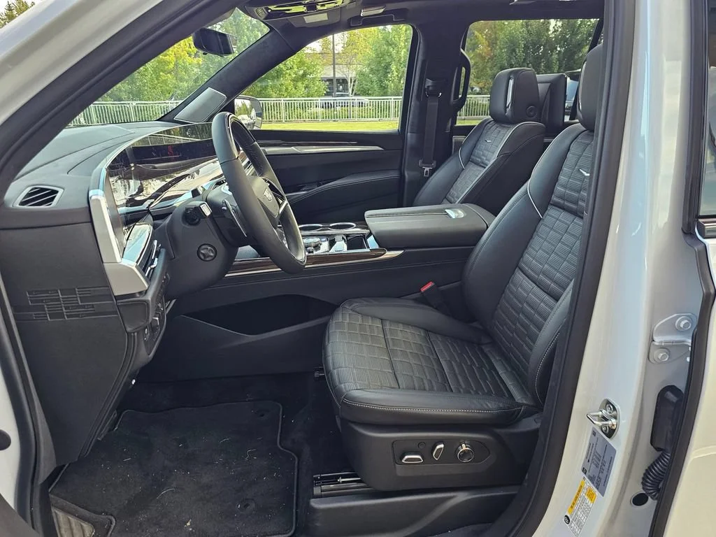 New 2026 Vibrant White Tricoat Cadillac Platinum Sport image 23