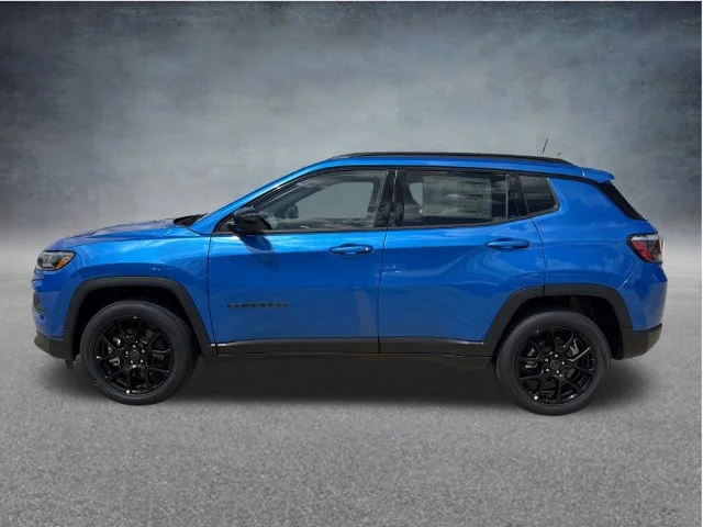 New 2026 Hydro Blue Pearl-Coat Exterior Paint Jeep Latitude image 4