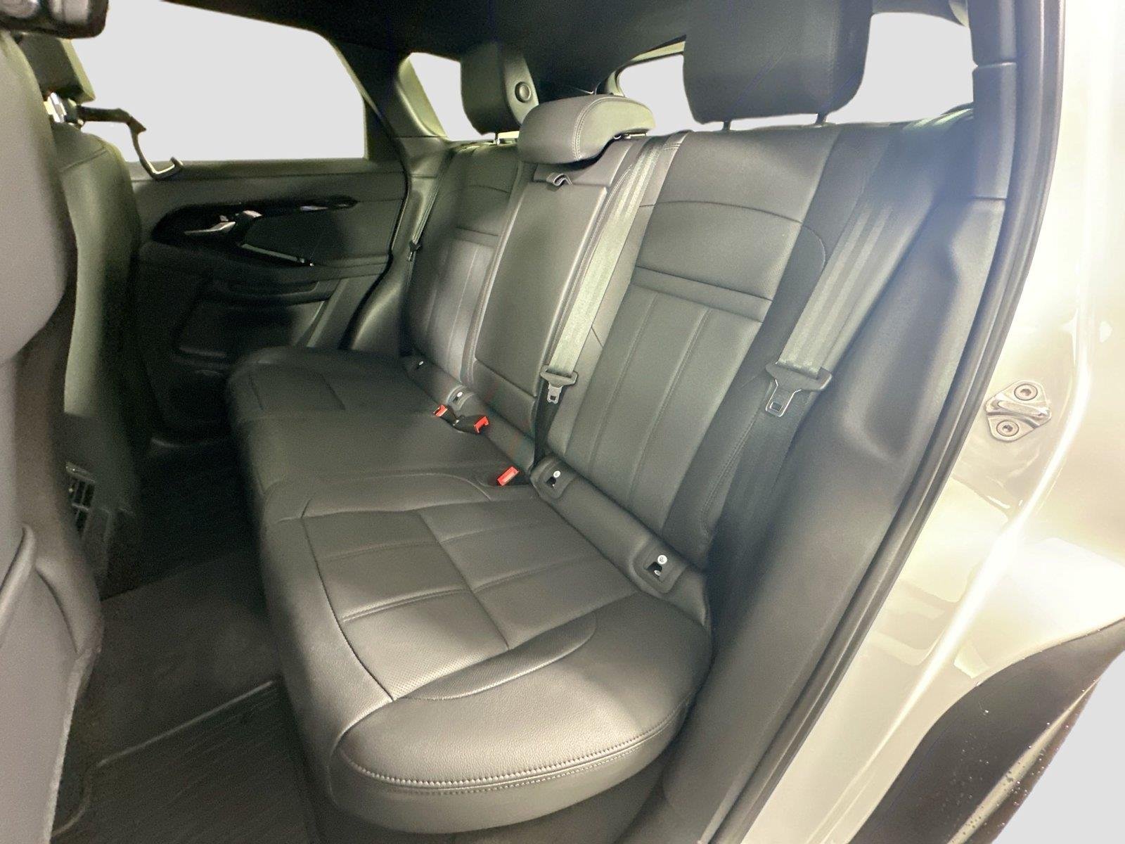 Certified Used 2026 Fuji White Land Rover Dynamic SE image 25