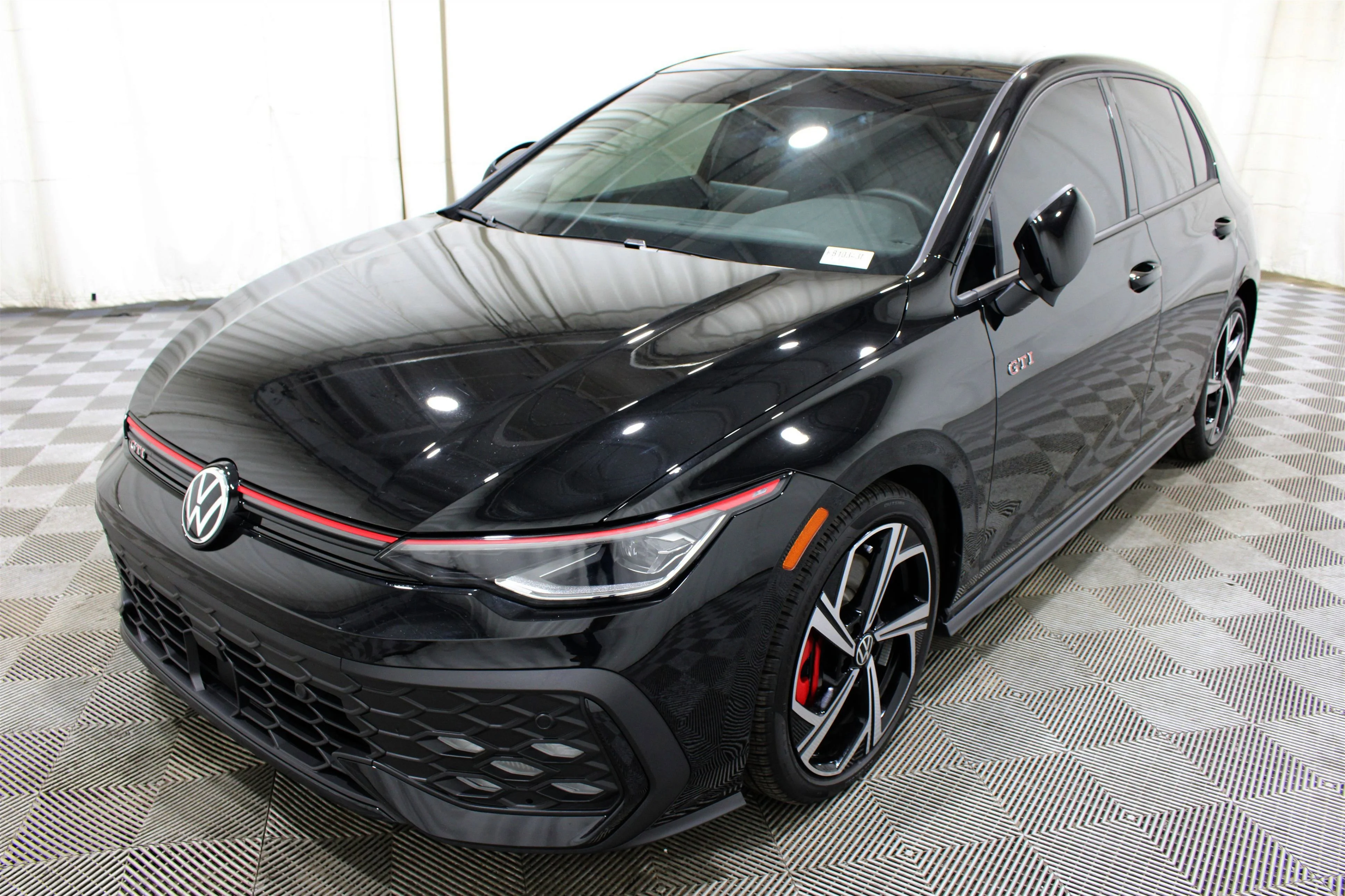 2025 Volkswagen Golf GTI SE - Photo 36