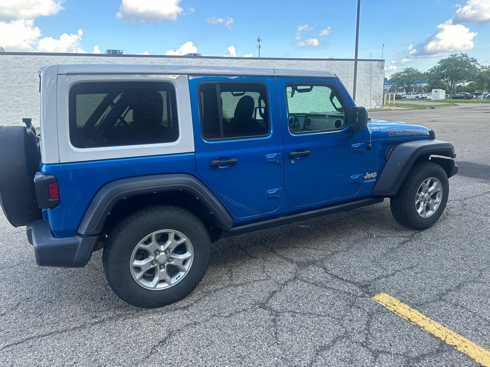 Used 2021 Hydro Blue Pearlcoat Jeep Unlimited Islander image 19