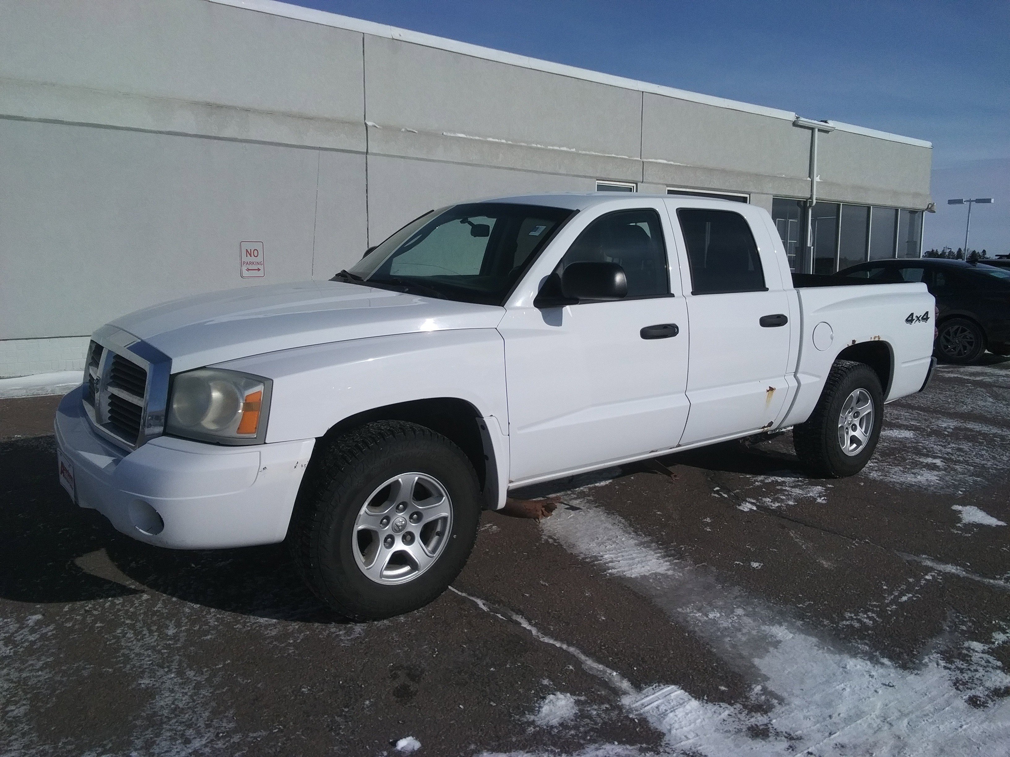 Used 2006 Dodge Dakota SLT with VIN 1D7HW48N76S509370 for sale in Aberdeen, SD