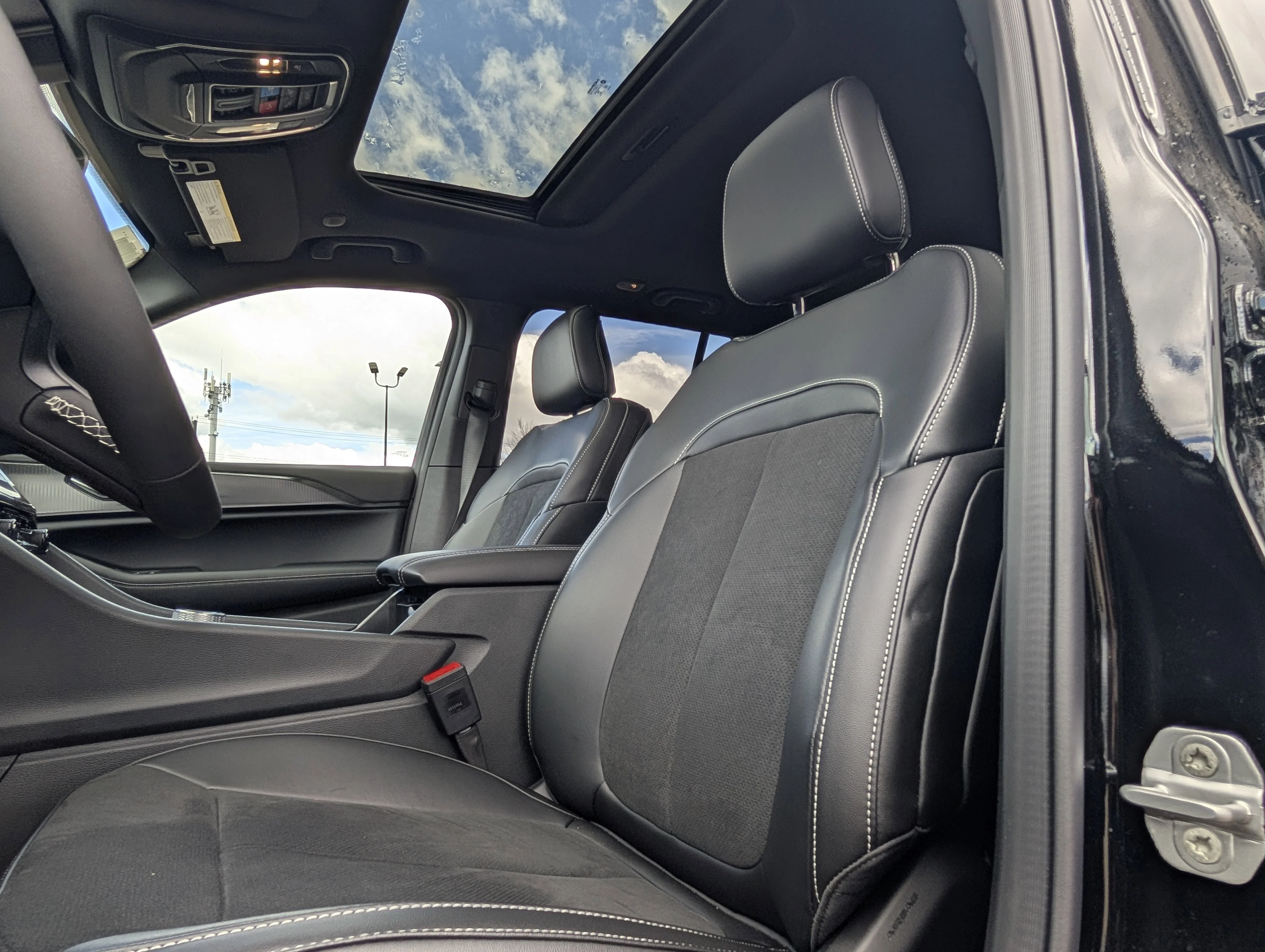 New 2025 Diamond Black Crystal Pearl Jeep Altitude image 19