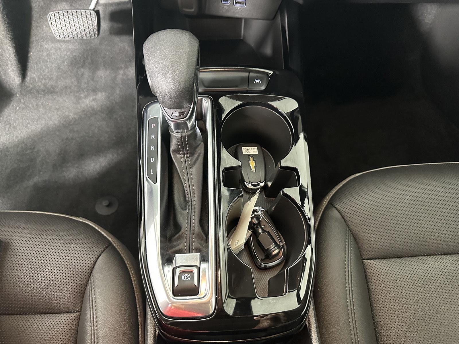 Used 2024 Summit White Chevrolet ACTIV image 32