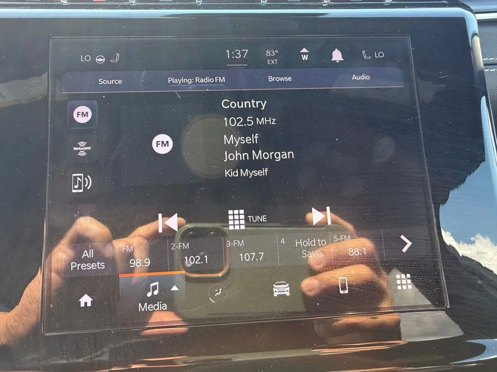 Used 2023 Silver Jeep Altitude X image 12