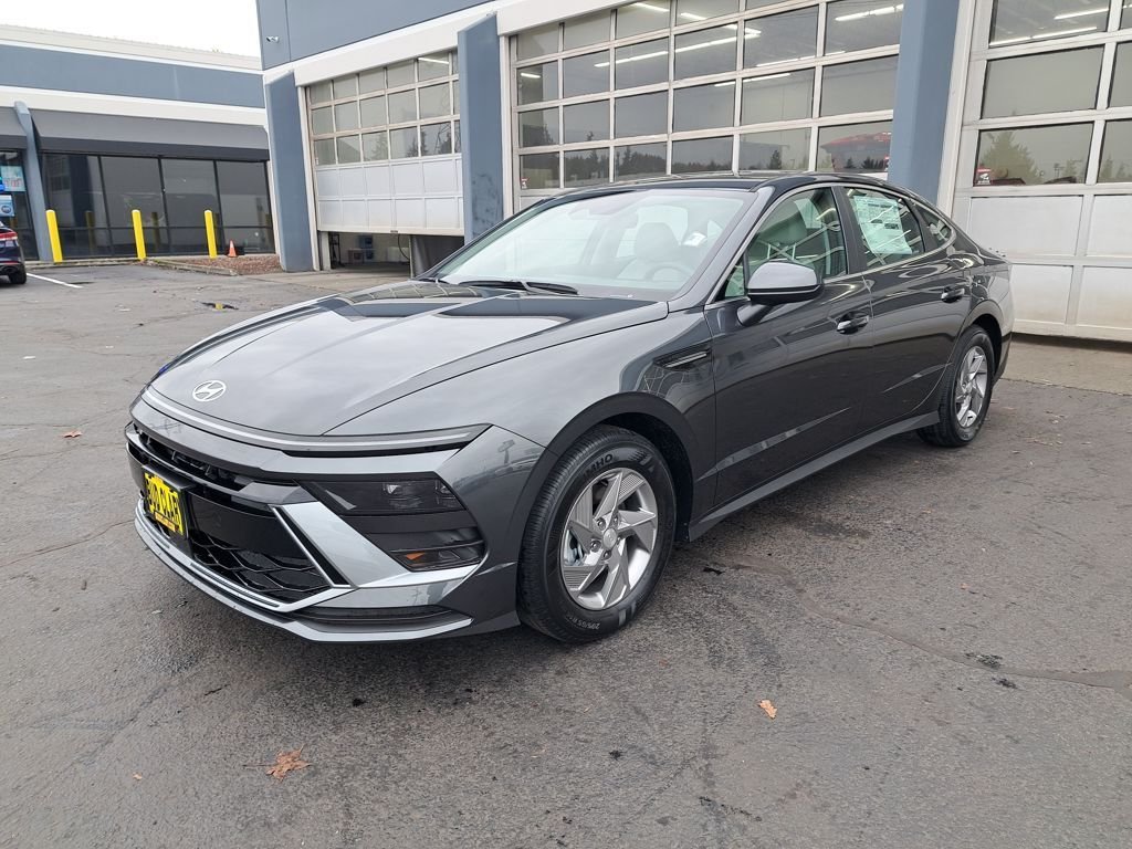 2026 Hyundai Sonata SE's photo