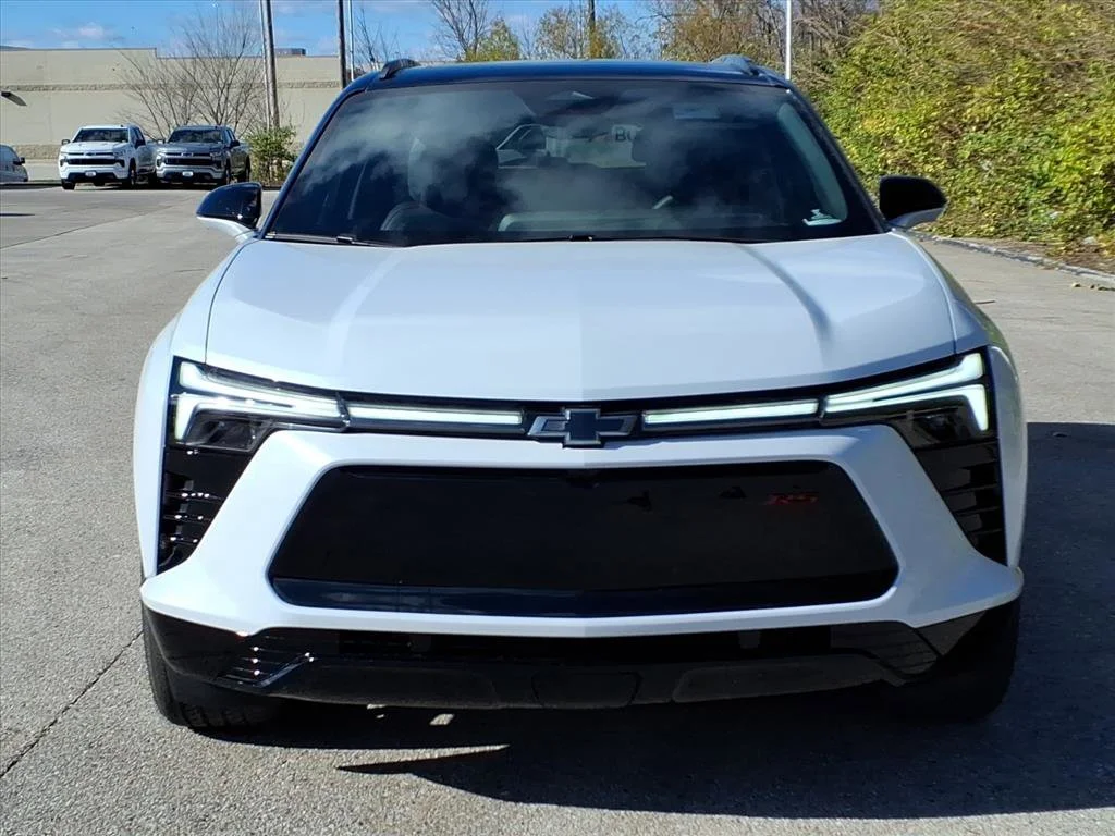 New 2026 Polar White Tricoat Chevrolet RS image 22