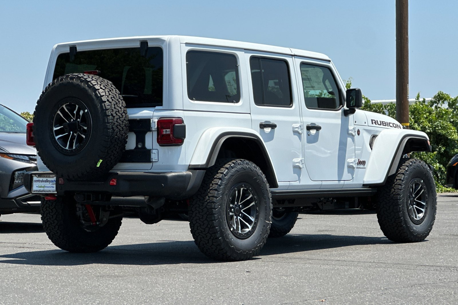 New 2026 Bright White Clearcoat Jeep Rubicon X image 4
