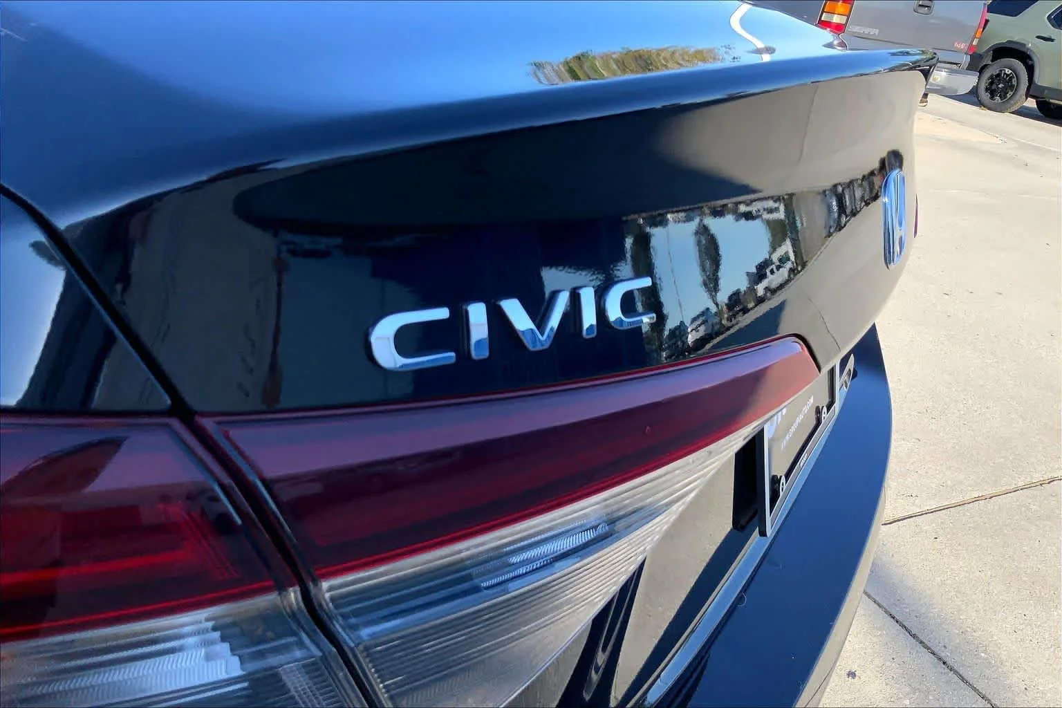 Used 2025 Crystal Black Pearl Honda LX image 31
