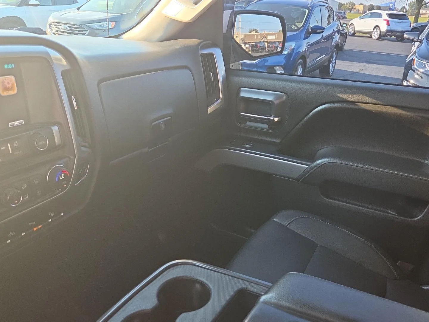 Used 2015 SUMMIT WHITE Chevrolet LT image 28