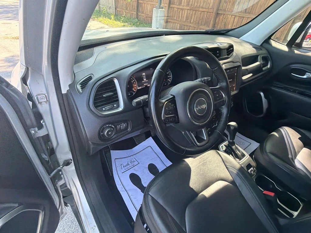 Used 2018 Silver Jeep Limited image 17