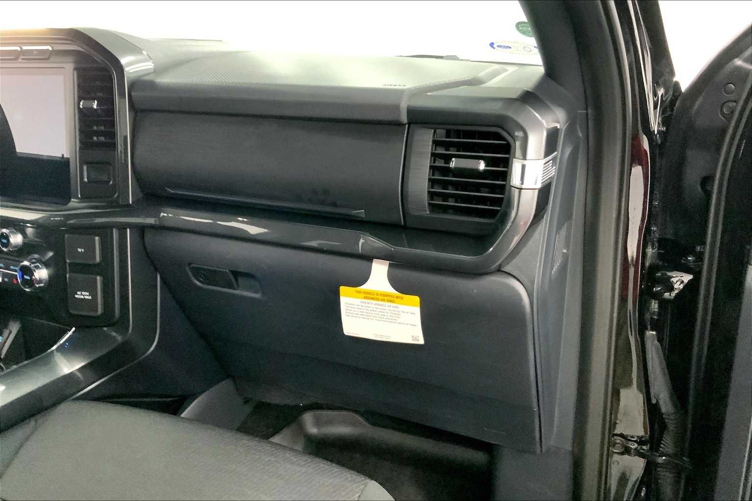 Used 2022 Agate Black Metallic Ford XLT image 16