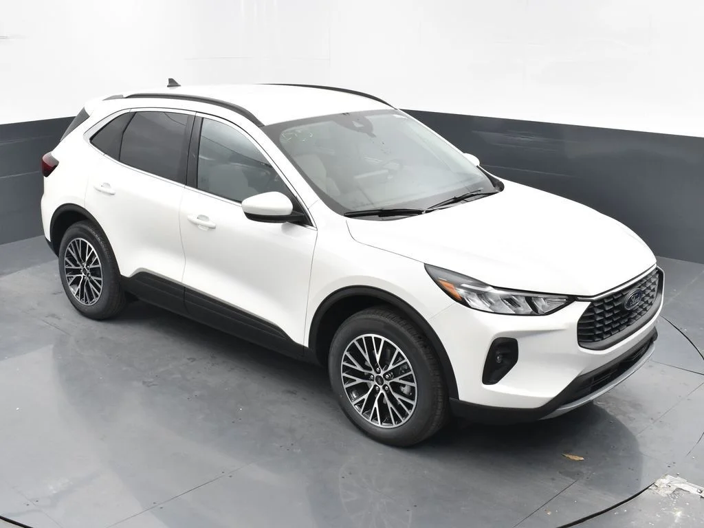 New 2025 White Ford Base image 22