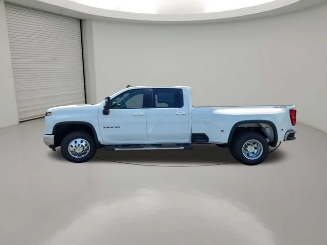 New 2026 Summit White Chevrolet LT DRW image 4