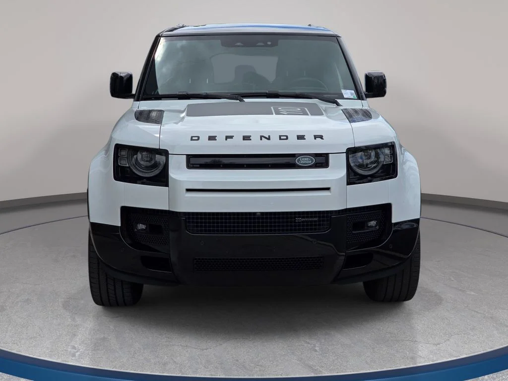 Used 2023 Fuji White Land Rover X-Dynamic SE image 2