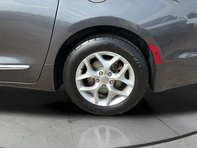 Certified Used 2018 Gray Chrysler Touring L image 31