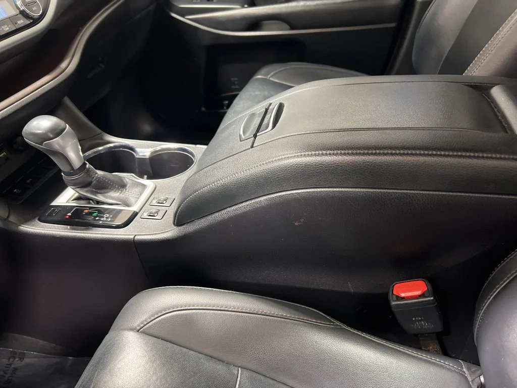 Used 2019 Predawn Gray Mica Toyota XLE image 24