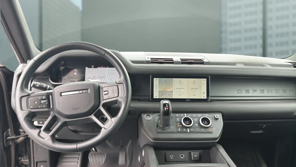 Used 2024  Land Rover X-Dynamic SE image 19