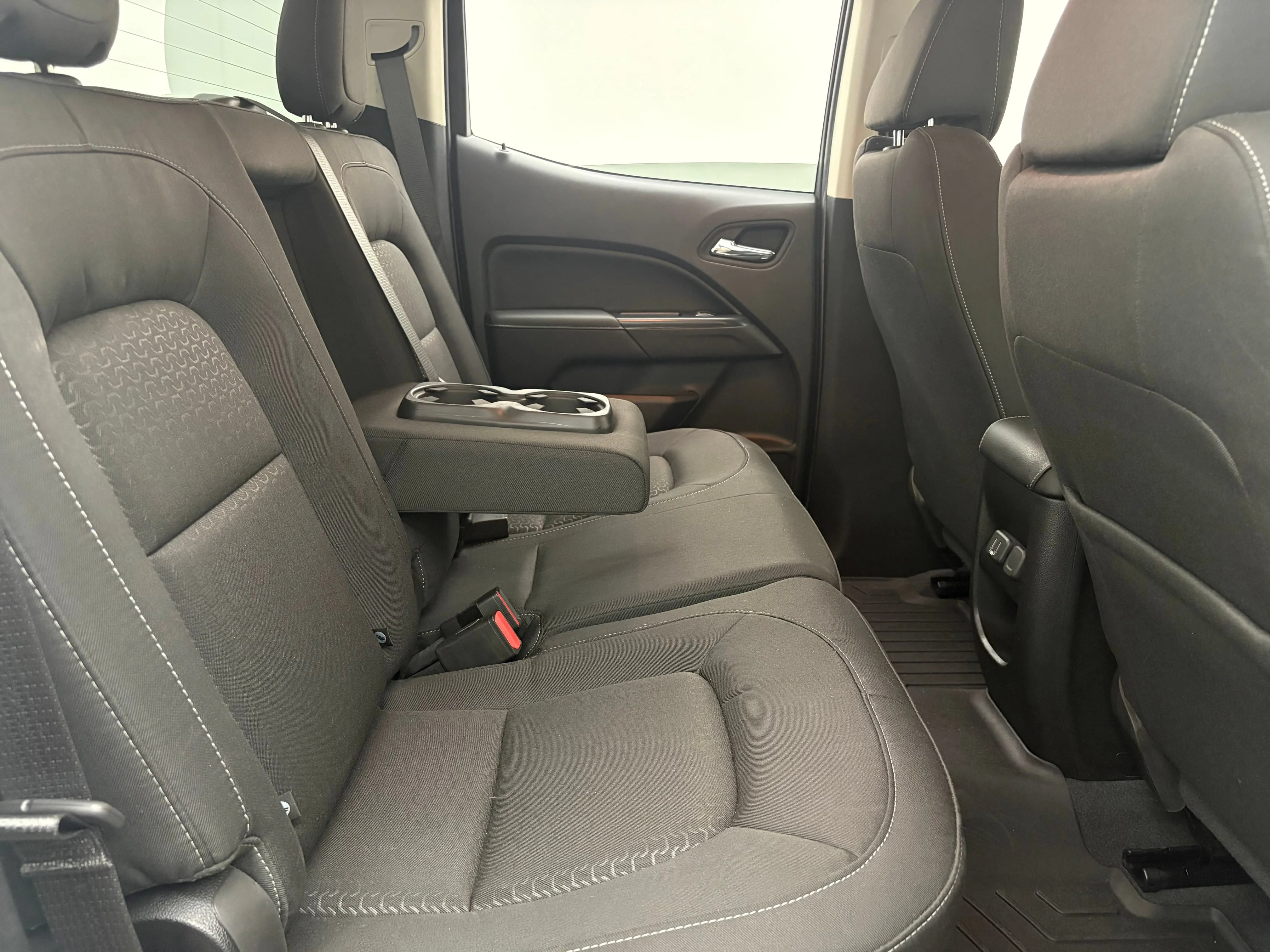 Used 2020 SUMMIT WHITE GMC 4WD SLE image 31