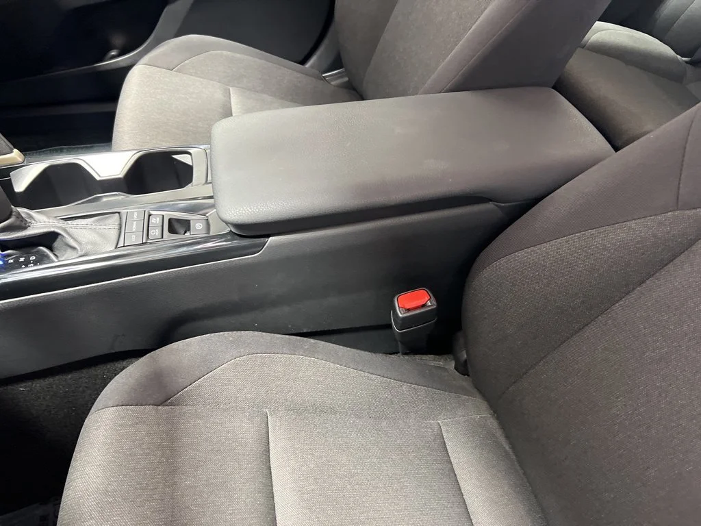 Used 2025 White Toyota LE image 31