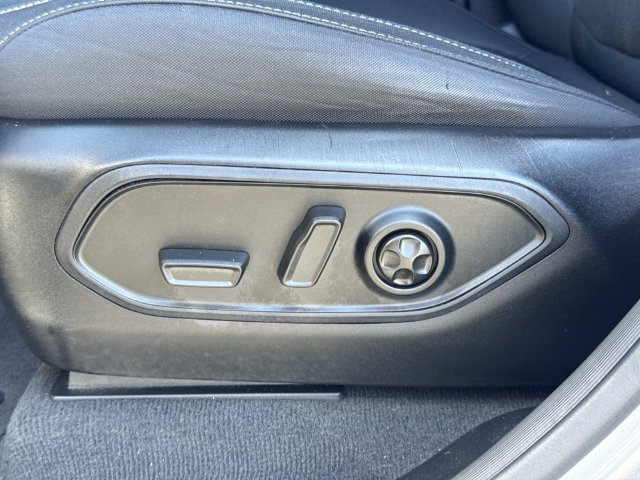 Used 2023 Silver Jeep Laredo image 23