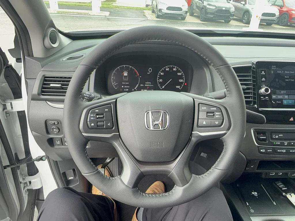 New 2026 Platinum White Pearl Honda RTL image 13