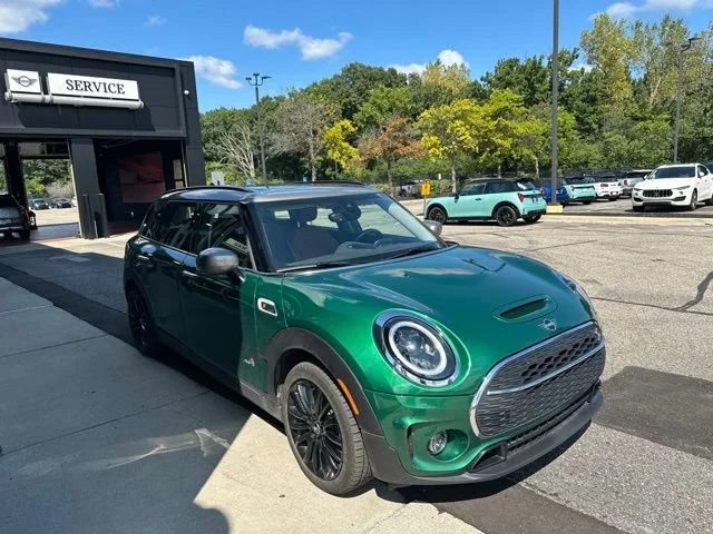 Used 2024 British Racing Green IV Metallic MINI Signature image 3
