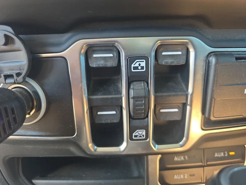 Used 2020 Bright White Clearcoat Jeep Overland image 21