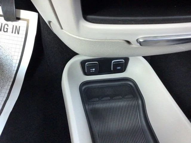 Used 2019 Velvet Red Pearlcoat Chrysler Touring L image 18