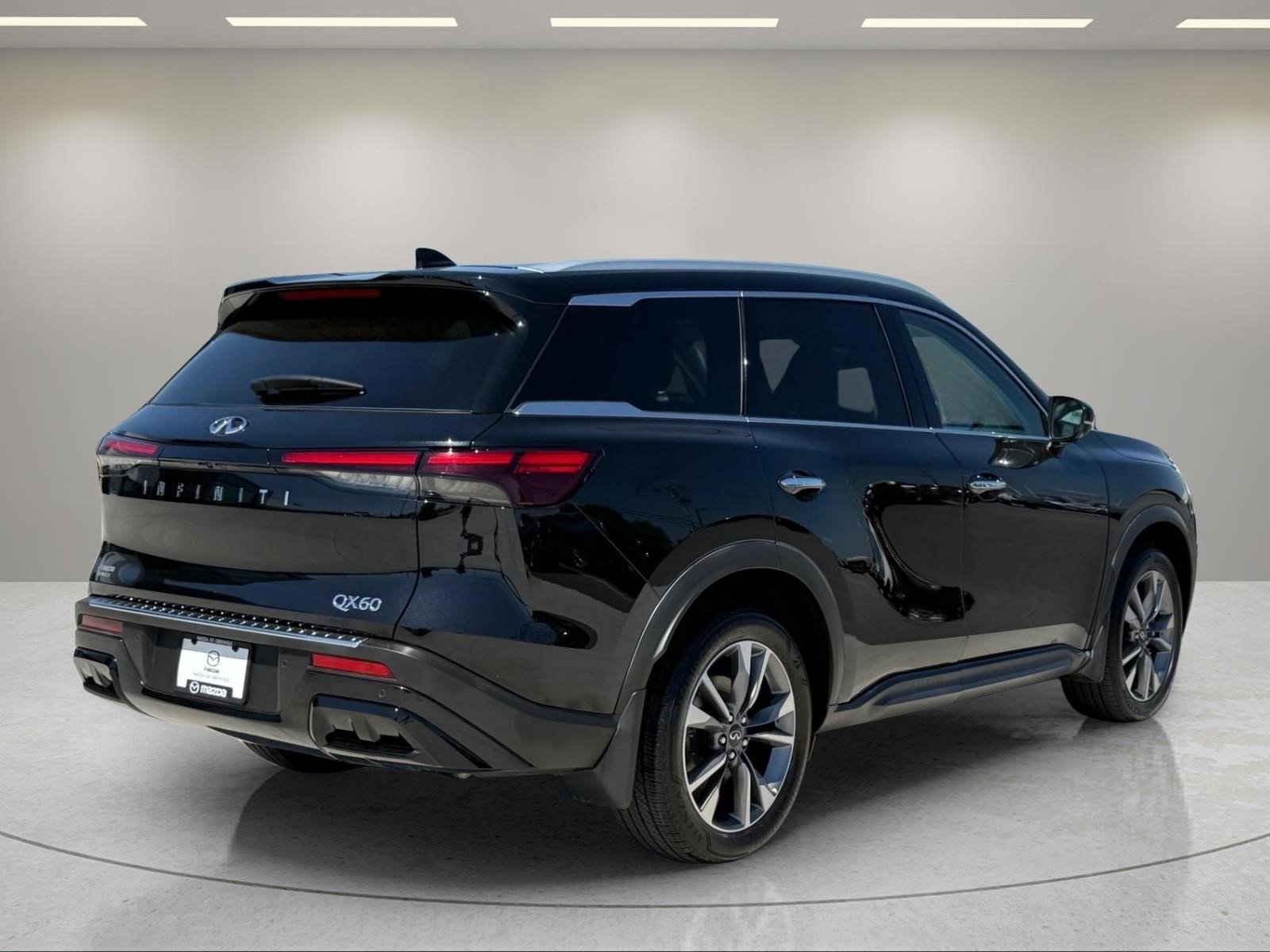 Used 2023 Mineral Black INFINITI LUXE image 2