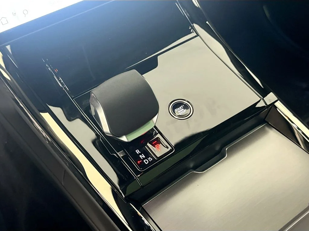 New 2026 Fuji White Land Rover SE image 16