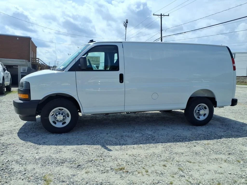 2026 Chevrolet Express Cargo Work Van - Photo 18