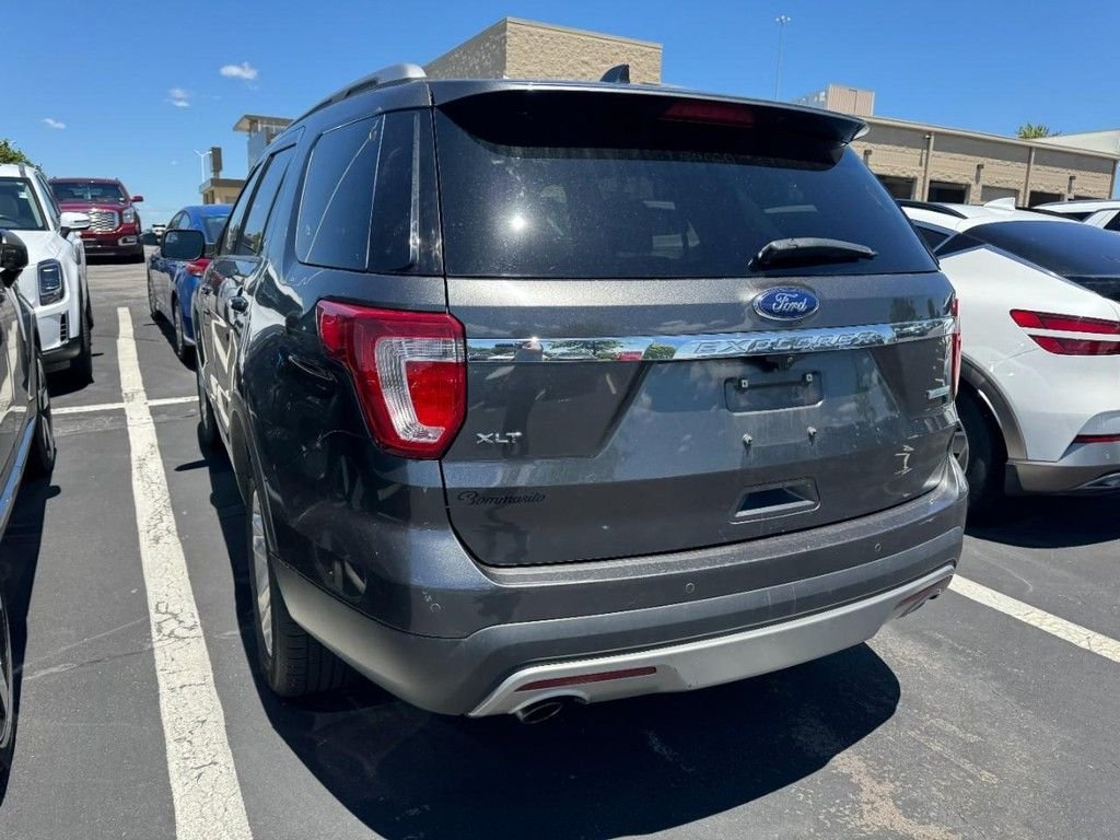 Used 2017 Gray Ford XLT image 4