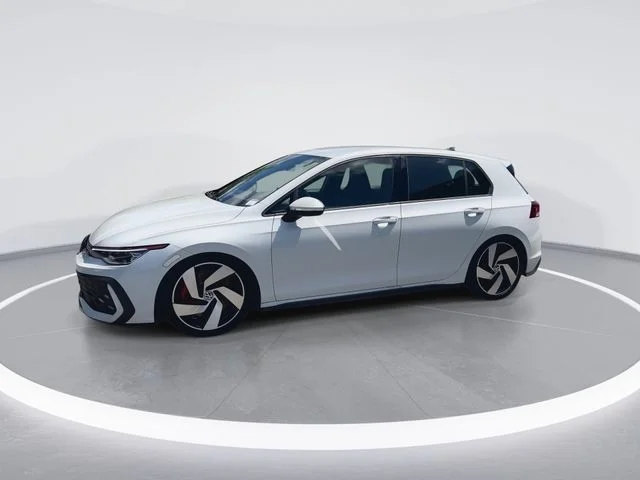 Used 2025  Volkswagen 2.0T S image 4