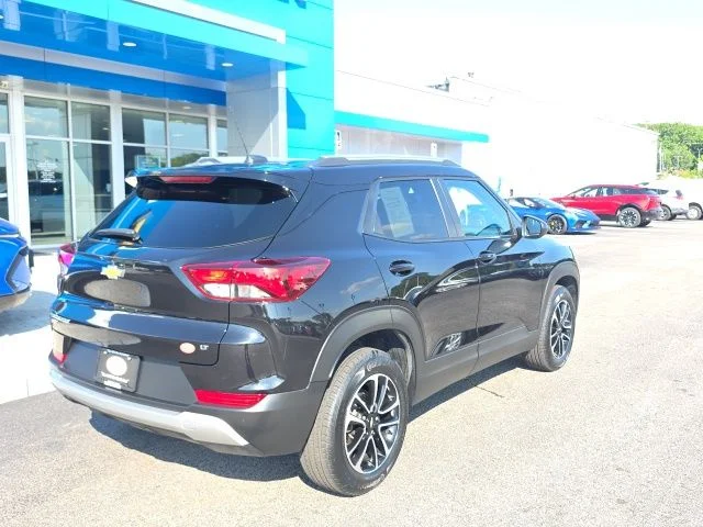 Used 2025 Black Chevrolet LT image 7