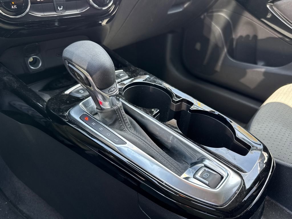 Used 2024 Summit White Chevrolet LT image 6