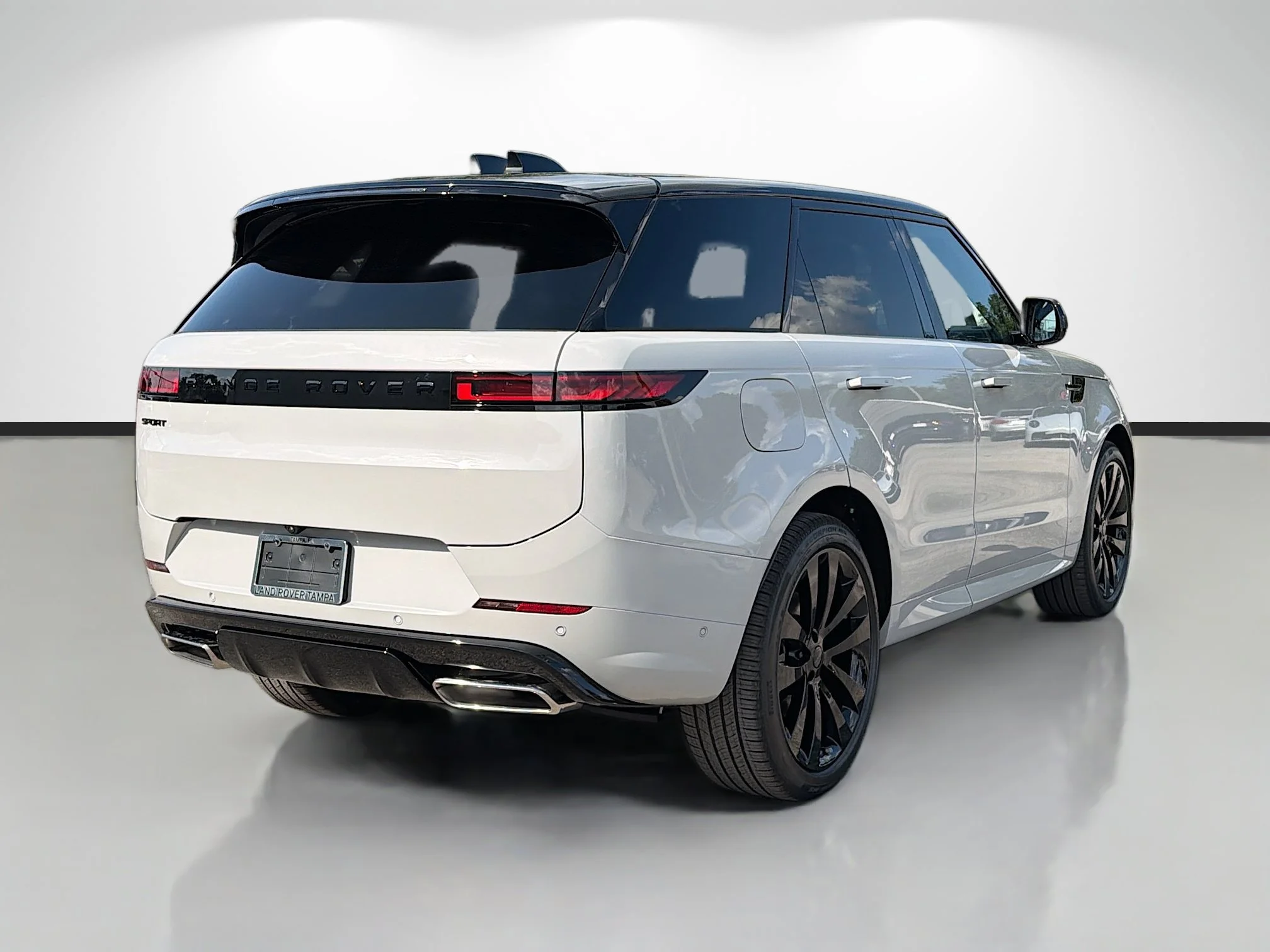 New 2026 Borasco Grey Metallic Land Rover Dynamic SE image 5