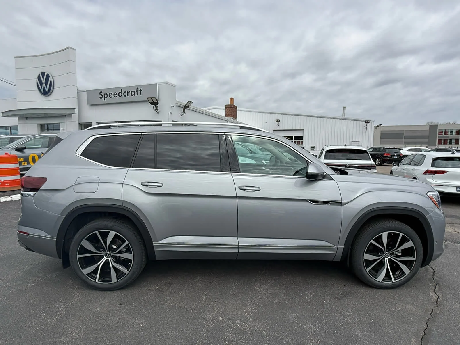 2026 Volkswagen Atlas SEL Premium R-Line - Photo 8