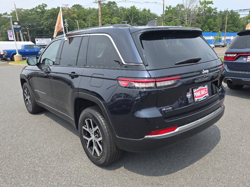 Certified Used 2023 Diamond Black Crystal Pearl Coat Jeep Limited image 7