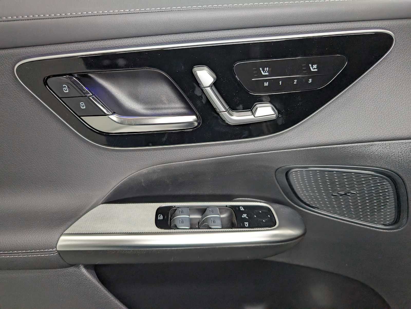 New 2026 Polar White Mercedes-Benz GLC 300 image 34