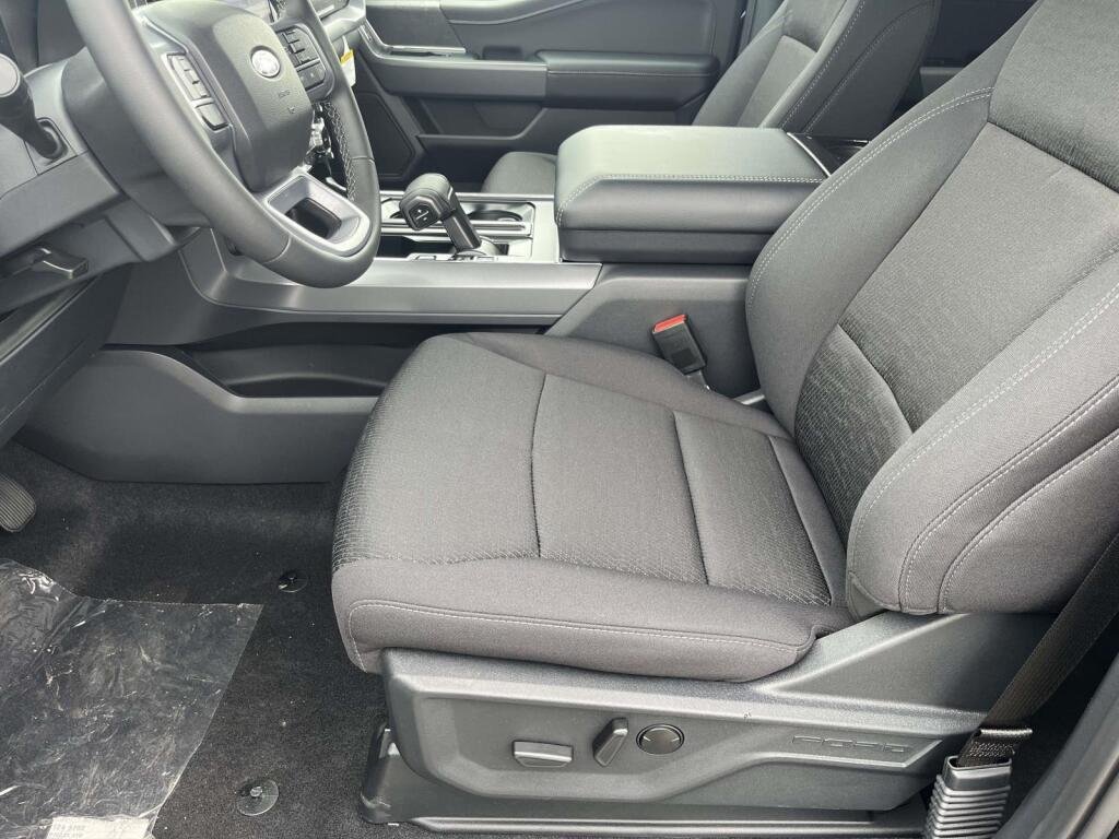 New 2026 Agate Black Metallic Ford XLT image 15