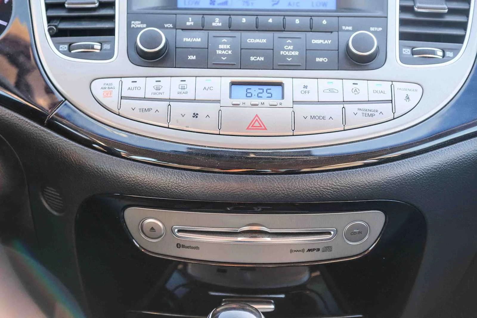 Used 2013 Titanium Gray Metallic Hyundai 3.8L image 15