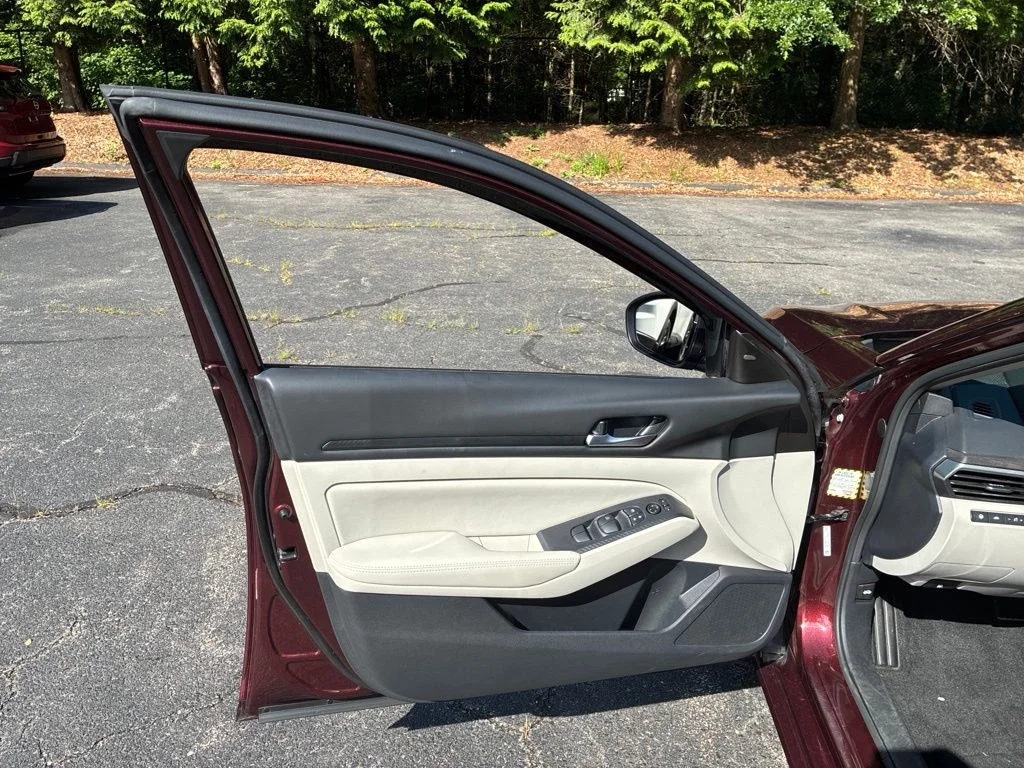 Certified Used 2024 Red Nissan 2.5 SV image 14
