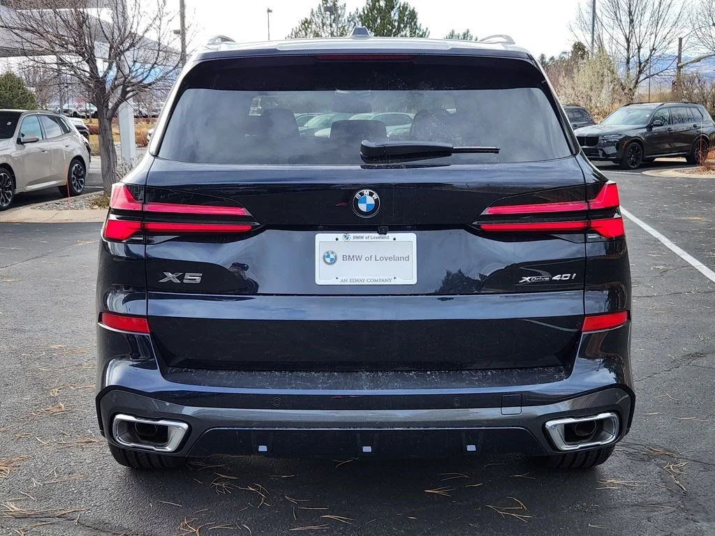 Used 2026 Carbon Black Metallic BMW xDrive40i image 4