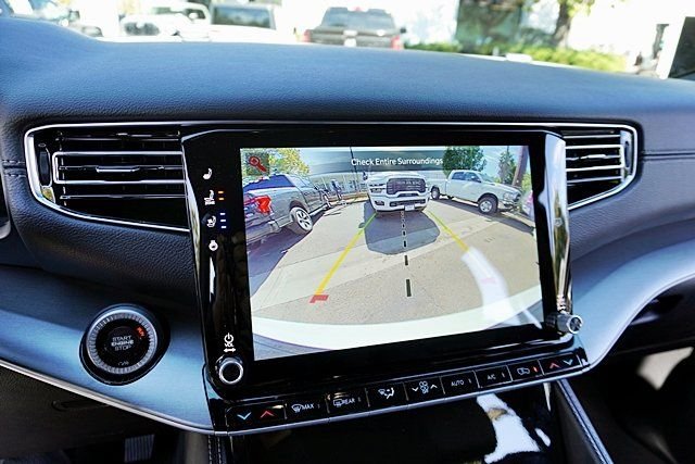 New 2026 Bright White Clear-Coat Exterior Paint Jeep Limited Altitude image 34