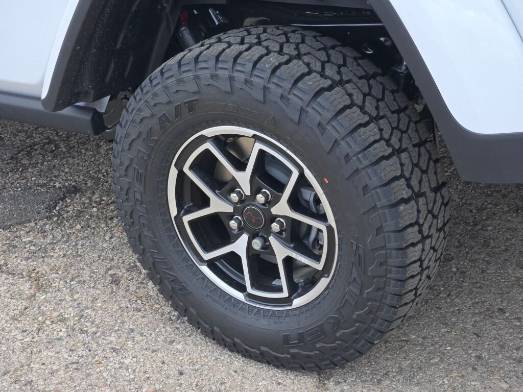 New 2026 Bright White Clear-Coat Exterior Paint Jeep Rubicon X image 15