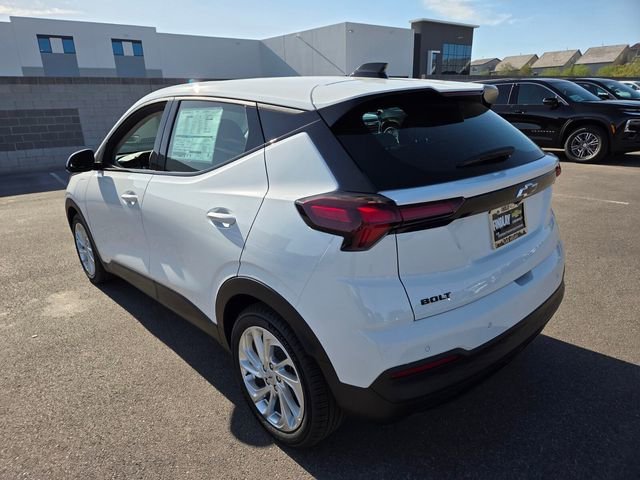 New 2027 Summit White Chevrolet LT image 3