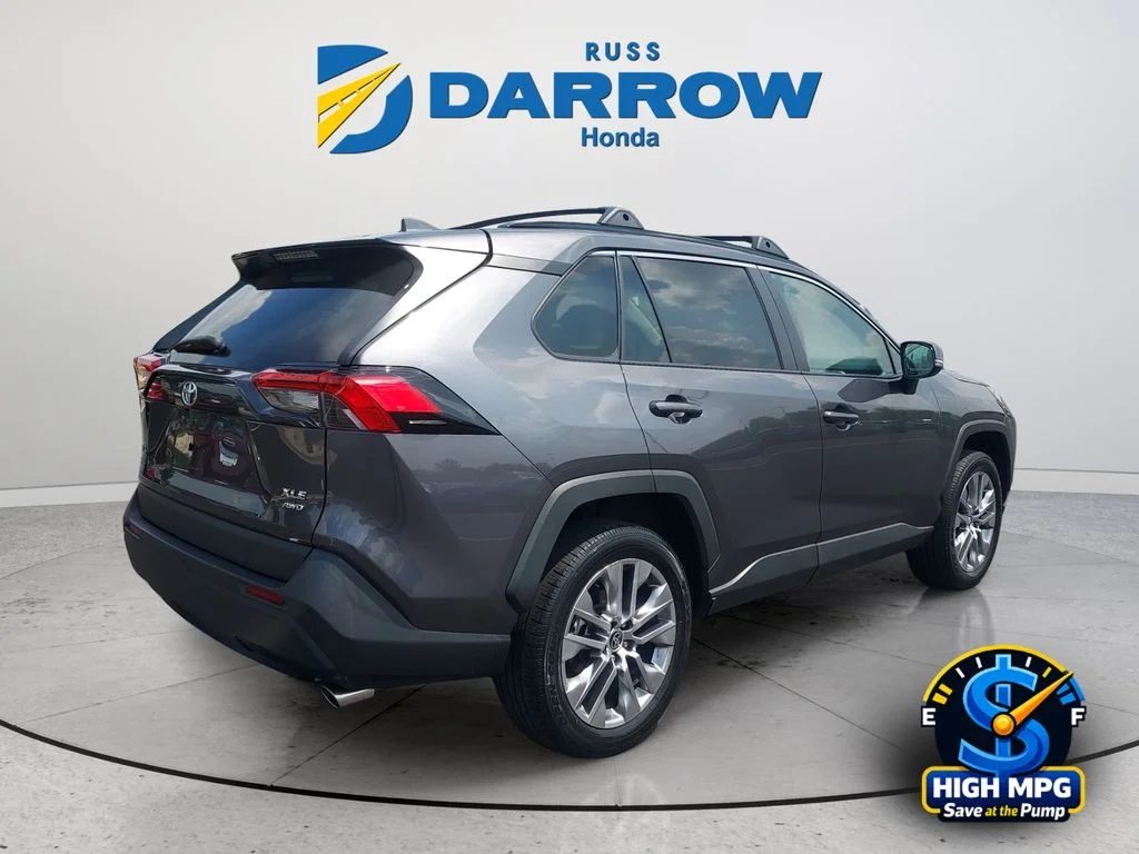 Used 2021 Gray Toyota XLE Premium image 5