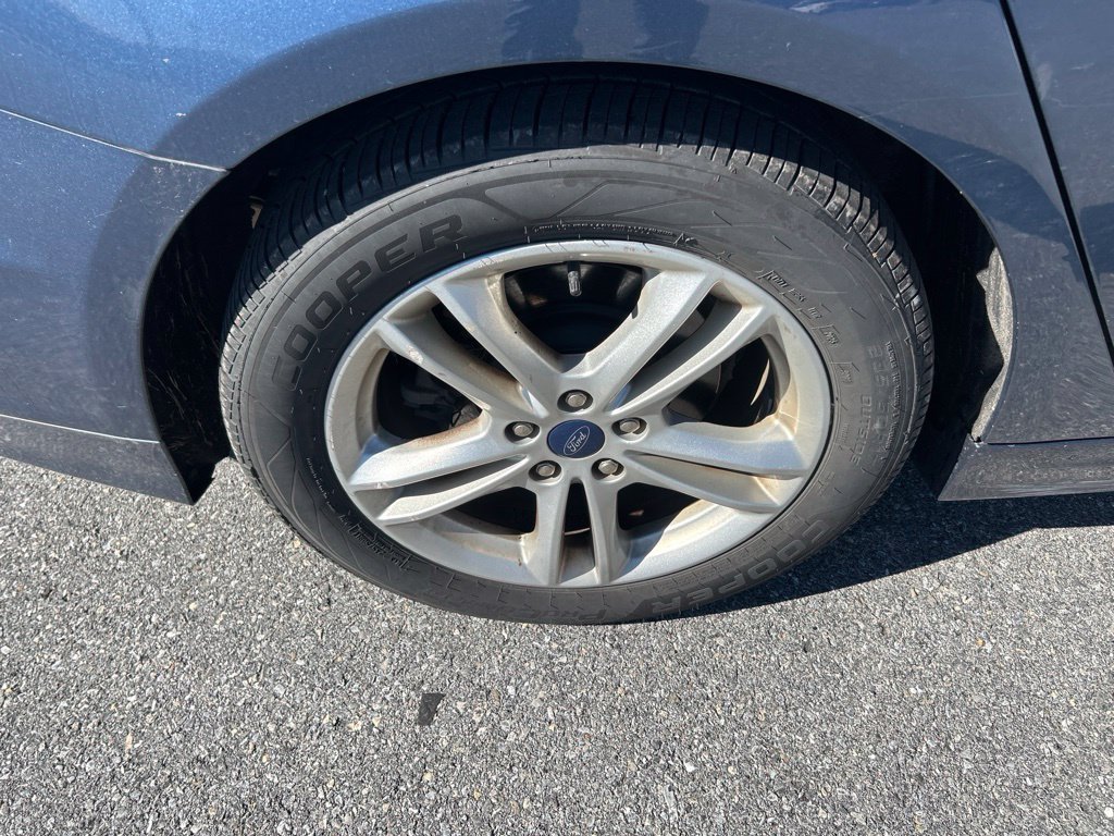 Used 2018 Blue Ford SE image 13